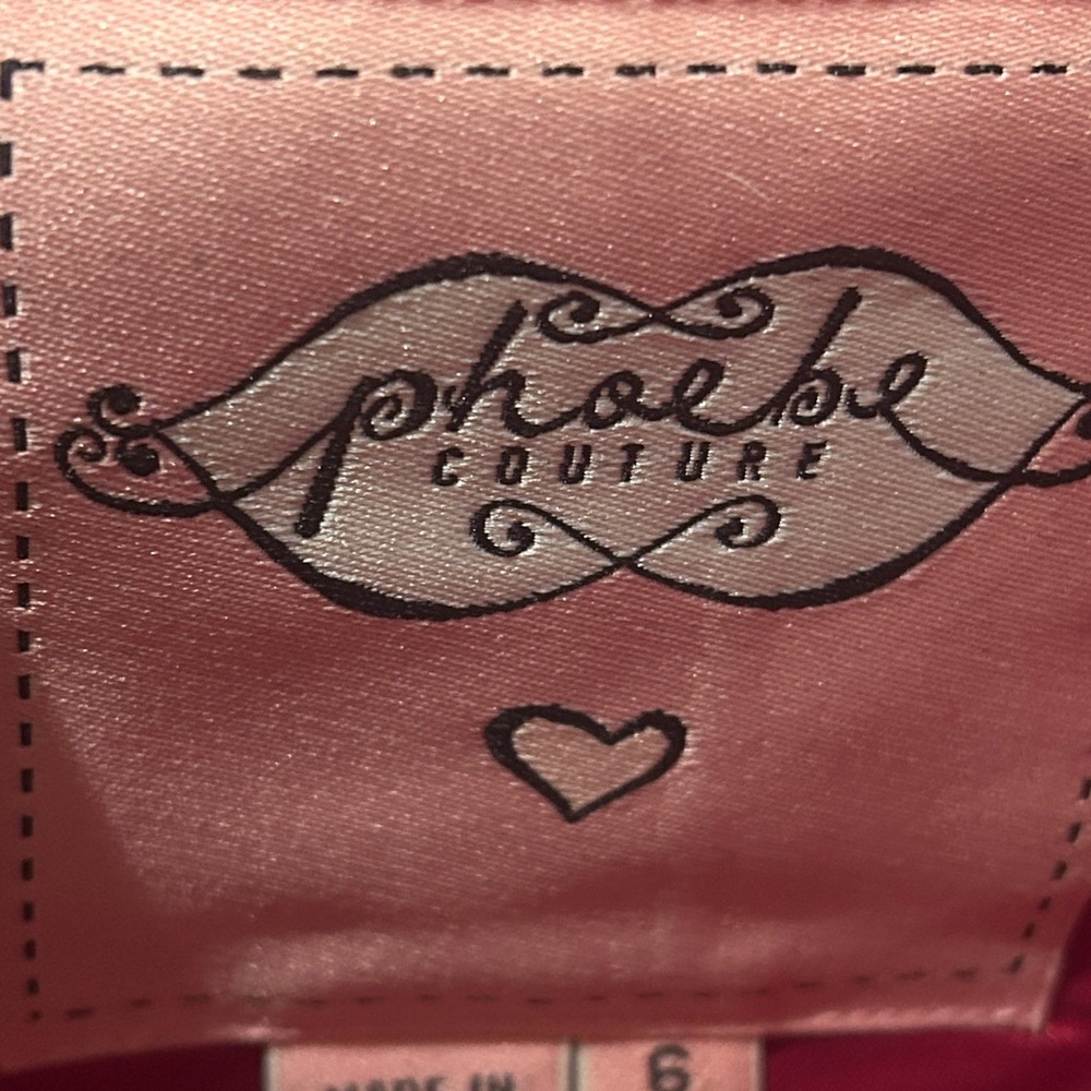 Phoebe Couture

Size: 6

Colors Red and Black